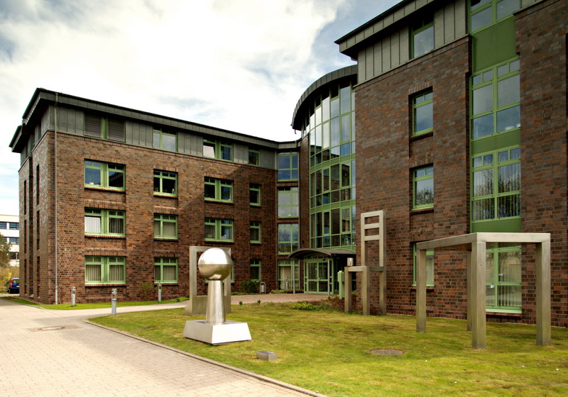 Das Bild zeigt die Zentrale der KUBUS GmbH im Haus der kommunalen Selbstverwaltung in Schwerin
